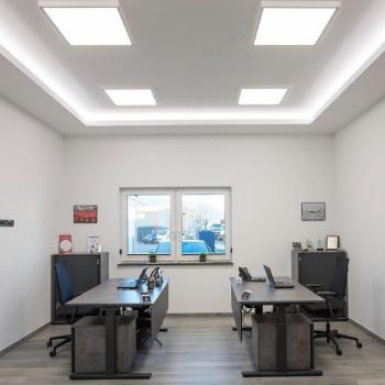 Preview: LED PANEL 36W UGR19 Deckenleuchte 3K/4K/5.7K CRI92 62x62cm COLORselect Backlight Preview: LED PANEL 36W UGR19 Deckenleuchte 3K/4K/5.7K CRI92 62x62cm COLORselect Backlight